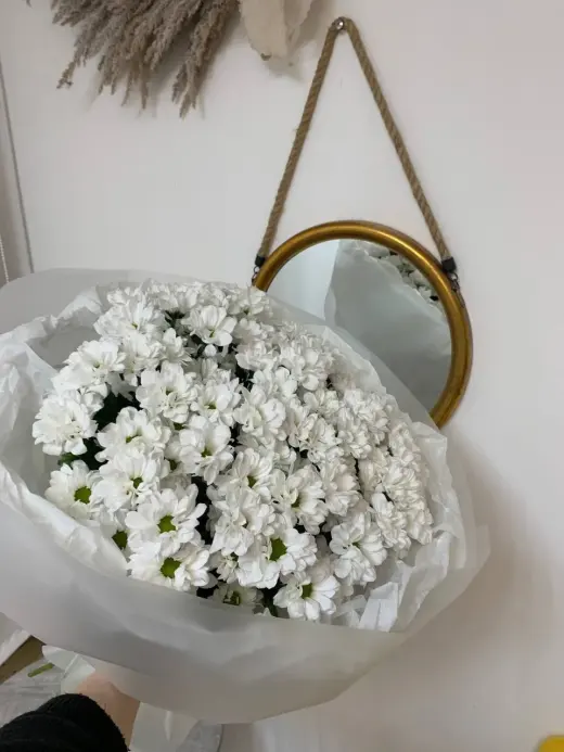 Моно-букет из белой кустовой хризантемы